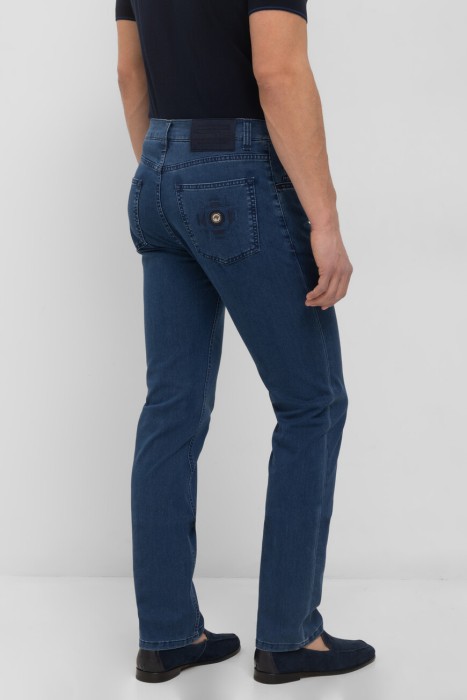 джинсы  по цене 58500 руб вид справа