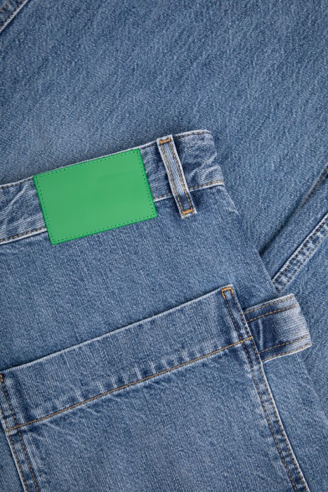 джинсы  винтажного стиля с лицевой стороны