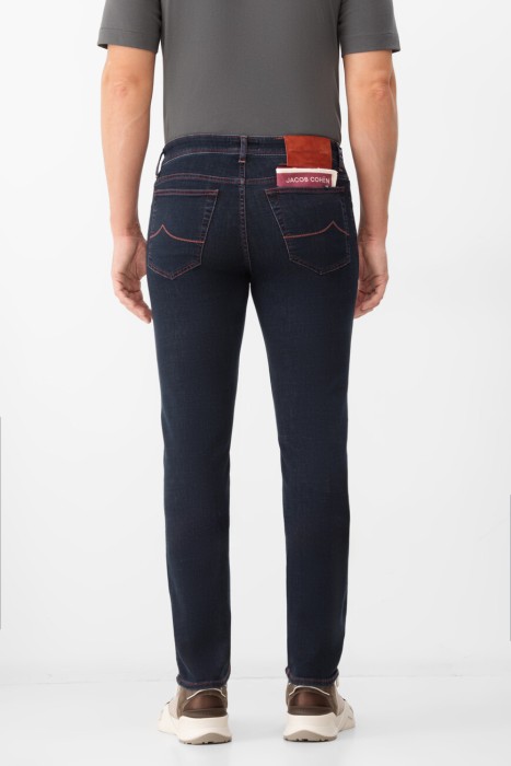 джинсы  по цене 28000 руб вид справа