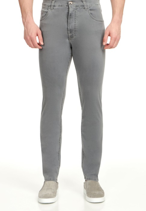 джинсы  из проверенных материалов спереди