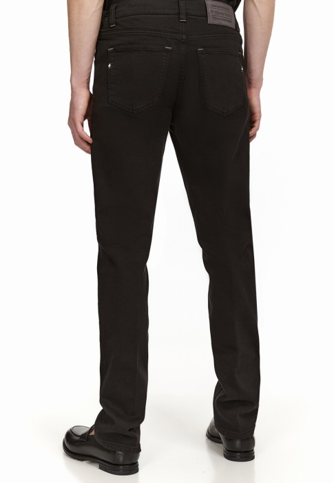 Товар черного цвета с внутренней стороны