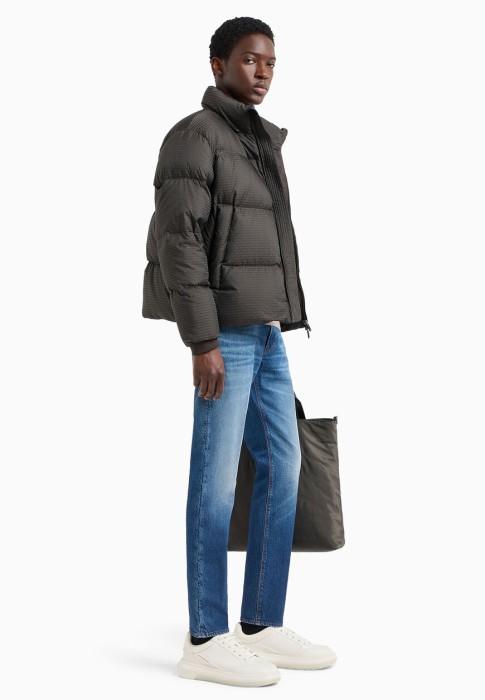 джинсы  от бренда emporio armani вид слева