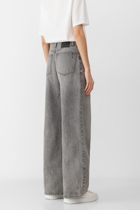 джинсы  от бренда max mara вид слева
