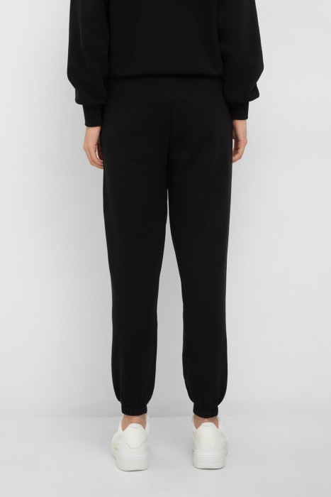 джоггеры  модель pegasus от бренда philipp plein вид слева