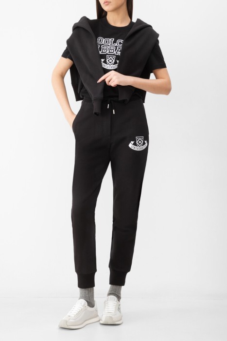 Товар черного цвета с внутренней стороны