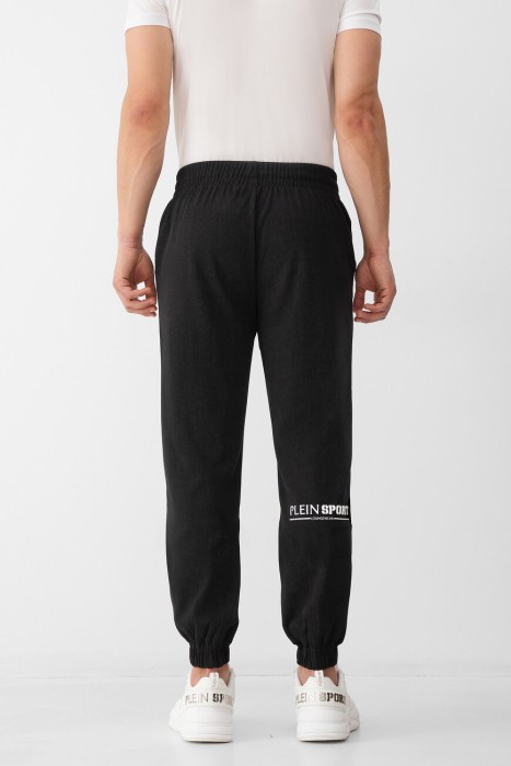 джоггеры  по цене 13500 руб вид справа