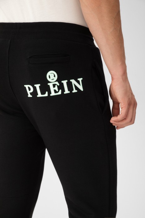 Товар черного цвета с внутренней стороны