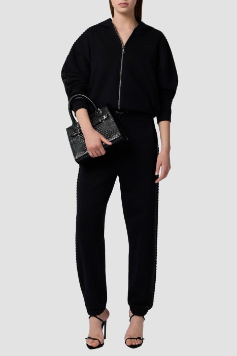 Товар черного цвета с внутренней стороны