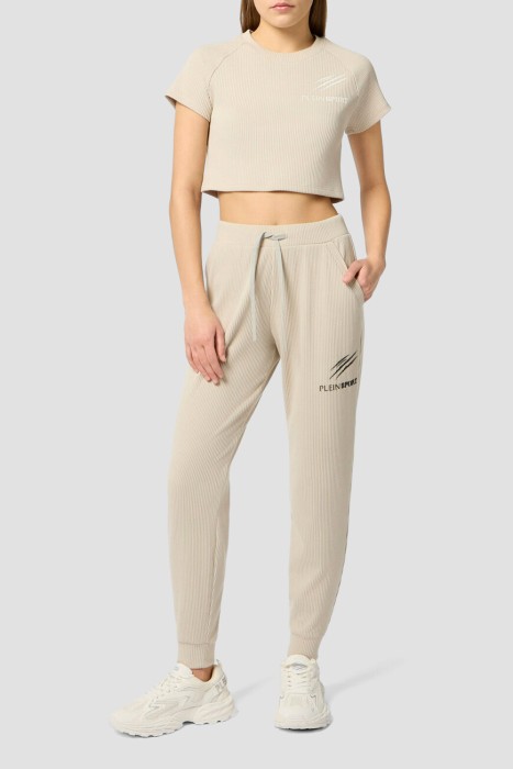 Товар бежевого цвета с внутренней стороны