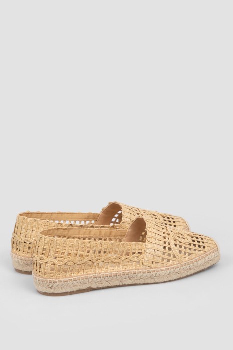 Товар бежевого цвета с внутренней стороны