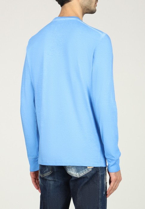 Товар синего цвета с внутренней стороны