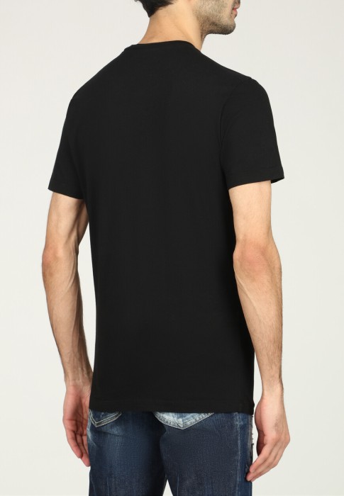 Товар черного цвета с внутренней стороны