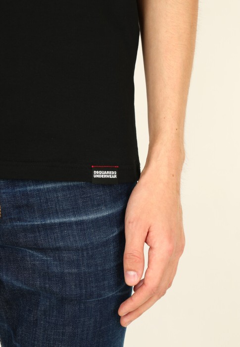 Товар черного цвета с внутренней стороны