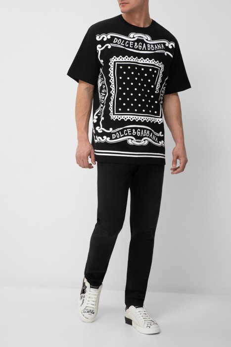 Товар черного цвета с внутренней стороны