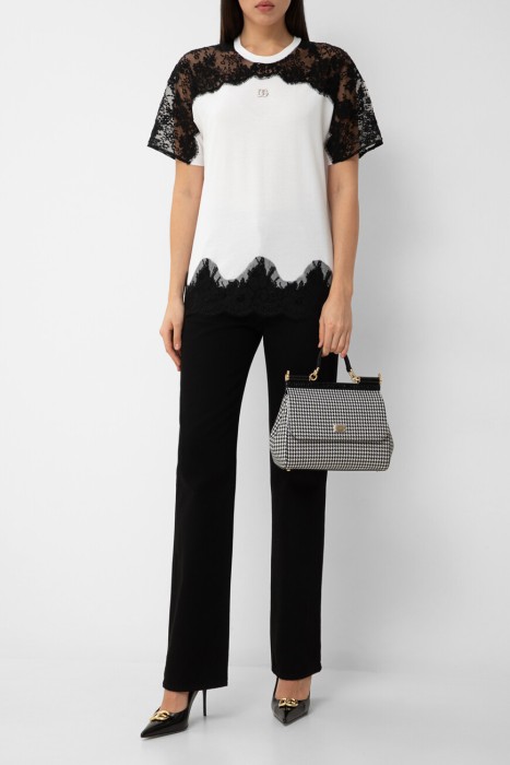 Товар белого цвета с внутренней стороны