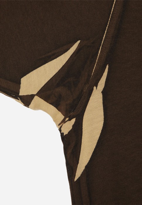 Товар коричневого цвета с внутренней стороны