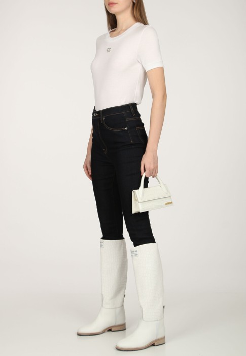 Товар белого цвета с внутренней стороны