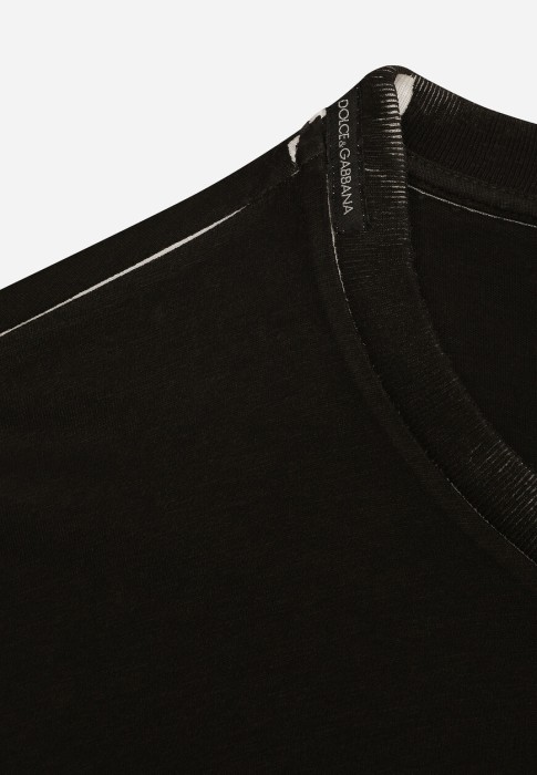 Товар черного цвета с внутренней стороны