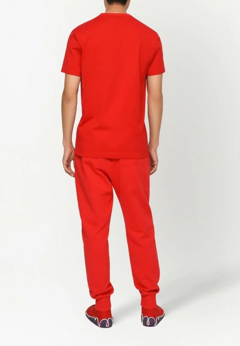 Товар красного цвета с внутренней стороны