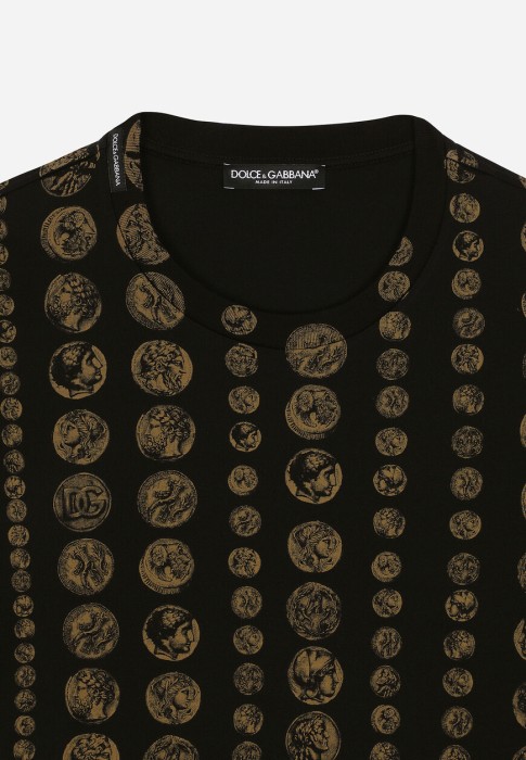 Товар черного цвета с внутренней стороны