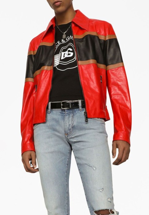 Товар черного цвета с внутренней стороны