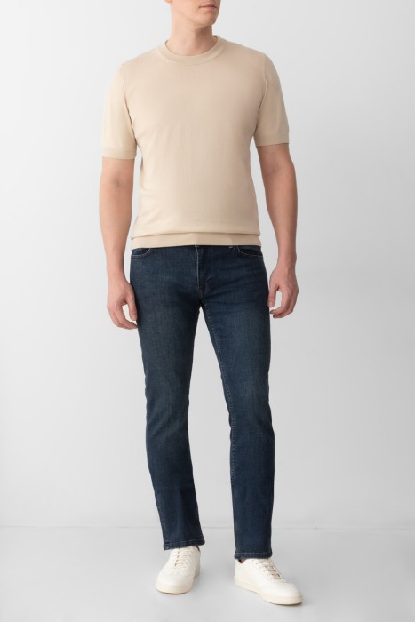 Товар бежевого цвета с внутренней стороны