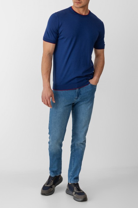 Товар синего цвета с внутренней стороны