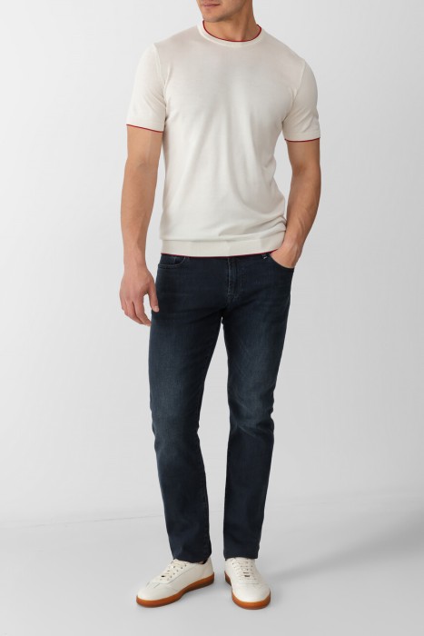 Товар бежевого цвета с внутренней стороны