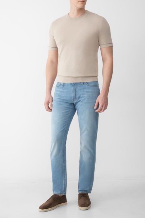 Товар бежевого цвета с внутренней стороны