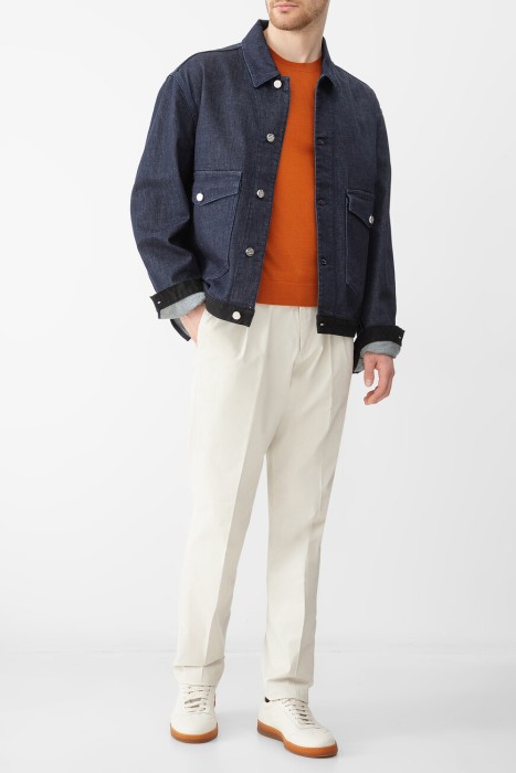 Товар оранжевого цвета с внутренней стороны