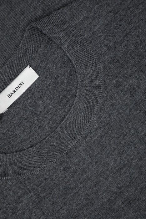 футболка-джемпер  из кашемира спереди