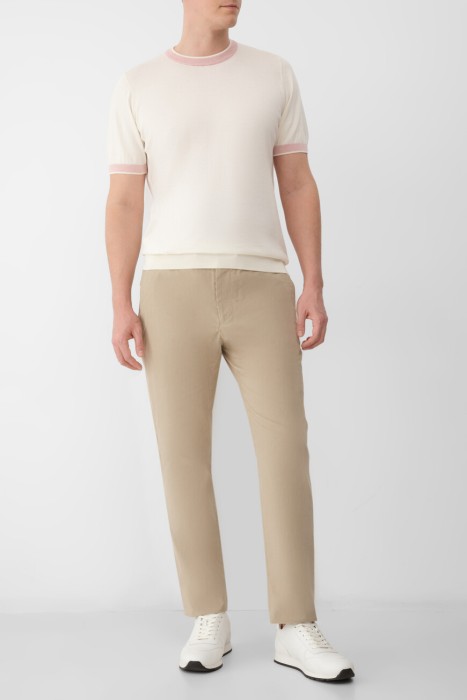 Товар белого цвета с внутренней стороны