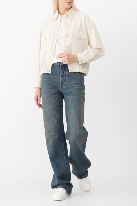 Товар белого цвета с внутренней стороны