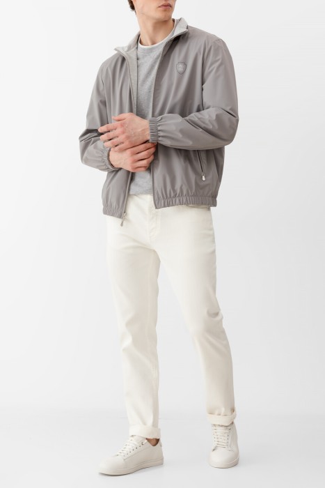 Товар серого цвета с внутренней стороны