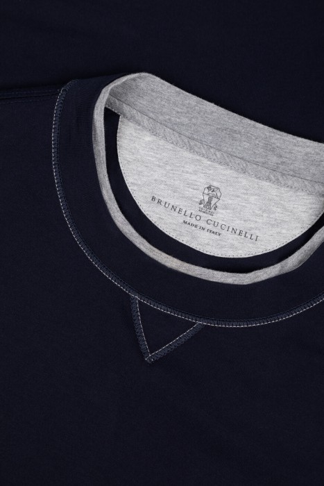 футболка  из капсульной коллекции одежды для путешествий из хлопка спереди