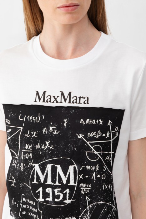 футболка maxmara модель из сезонной коллекции estate ’25 из италии вид сбоку