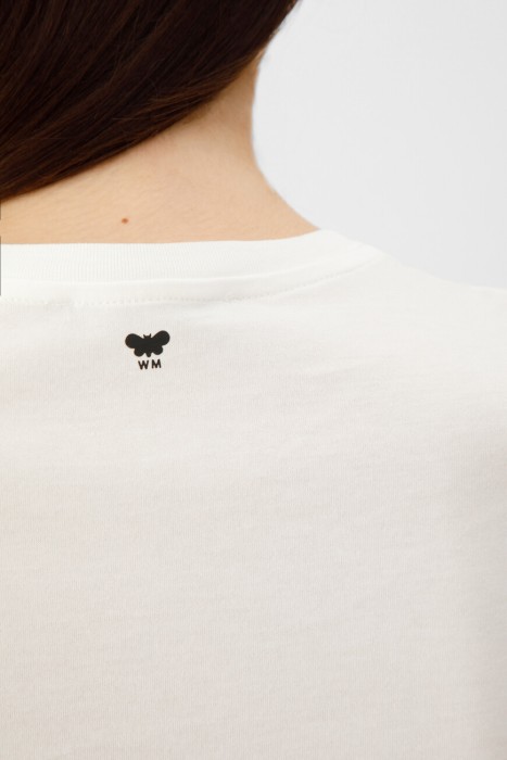 Товар белого цвета с внутренней стороны