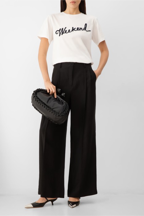 Товар белого цвета с внутренней стороны