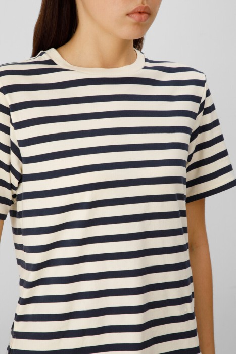 футболка maxmara из италии вид сбоку