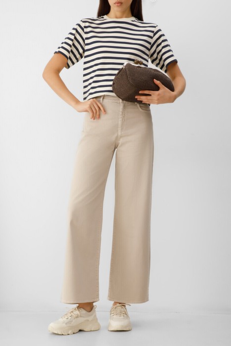 Товар разноцветного цвета с внутренней стороны