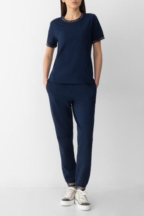 Товар синего цвета с внутренней стороны