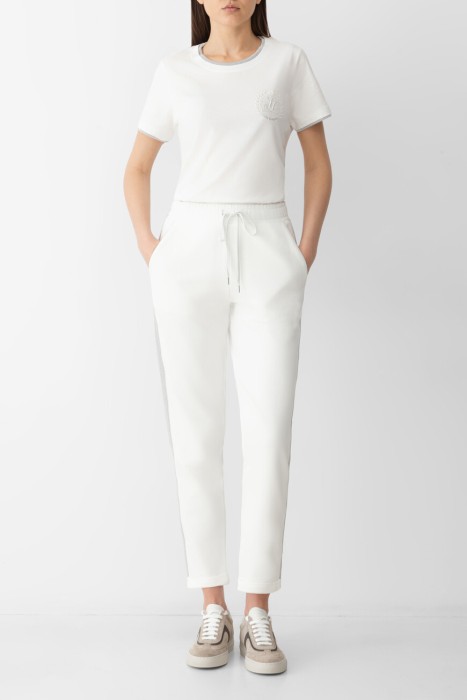 Товар белого цвета с внутренней стороны