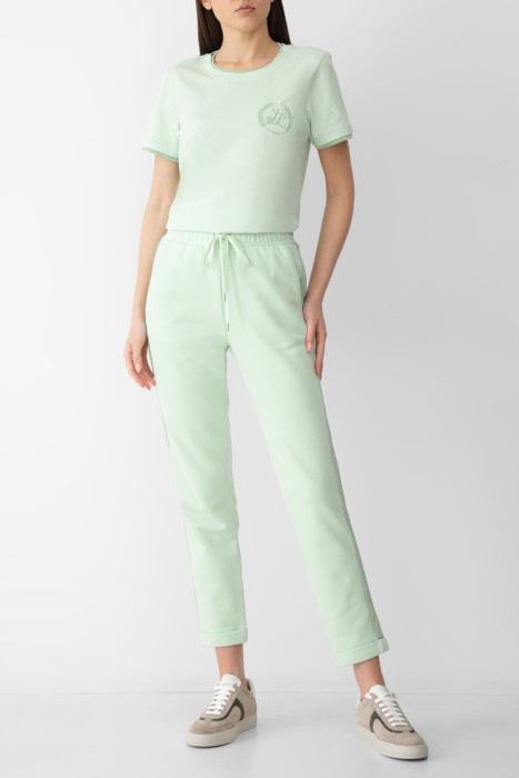 Товар зеленого цвета с внутренней стороны