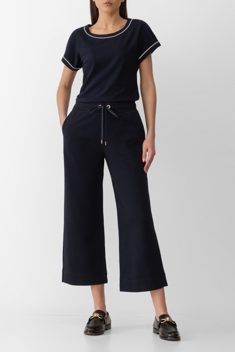 Товар синего цвета с внутренней стороны