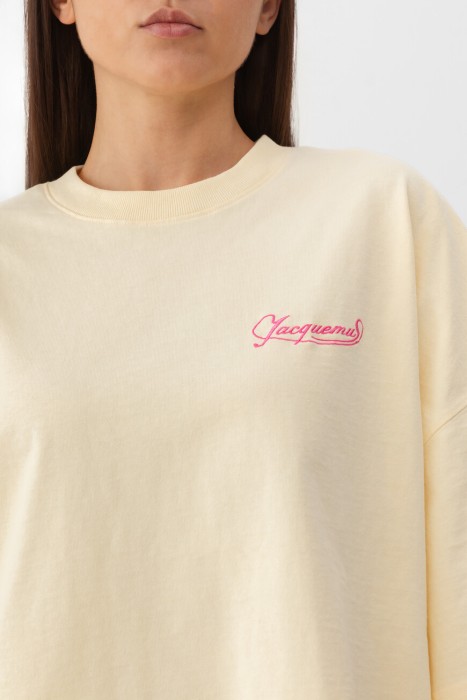 футболка  модель corto из франции вид сбоку