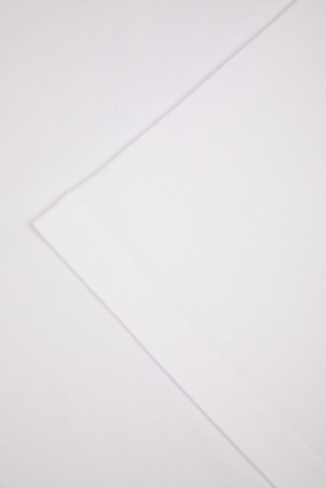 футболка  модель из эксклюзивной коллекции на сезон этого года фотография