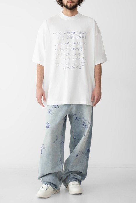 футболка  модель из эксклюзивной коллекции вид справа