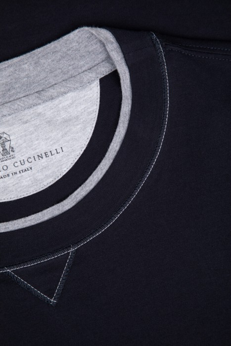 футболка  модель из капсульной коллекции travelwear из хлопка спереди