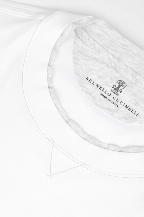 футболка  модель из капсульной коллекции travelwear из хлопка спереди