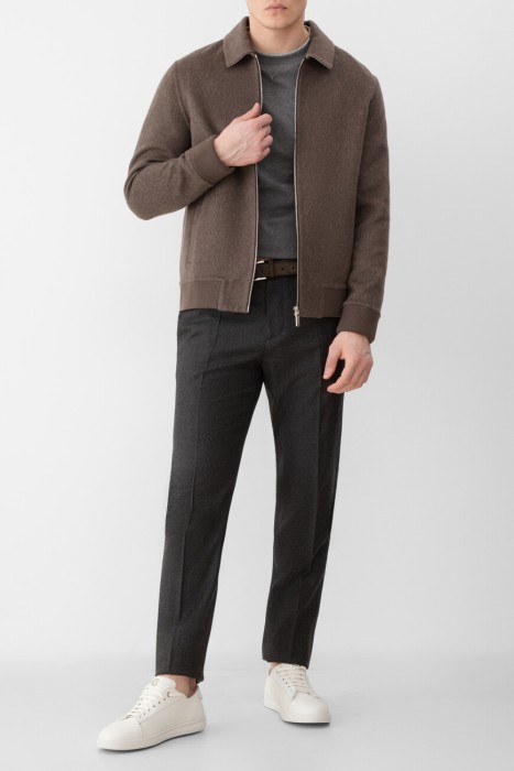 Товар серого цвета с внутренней стороны